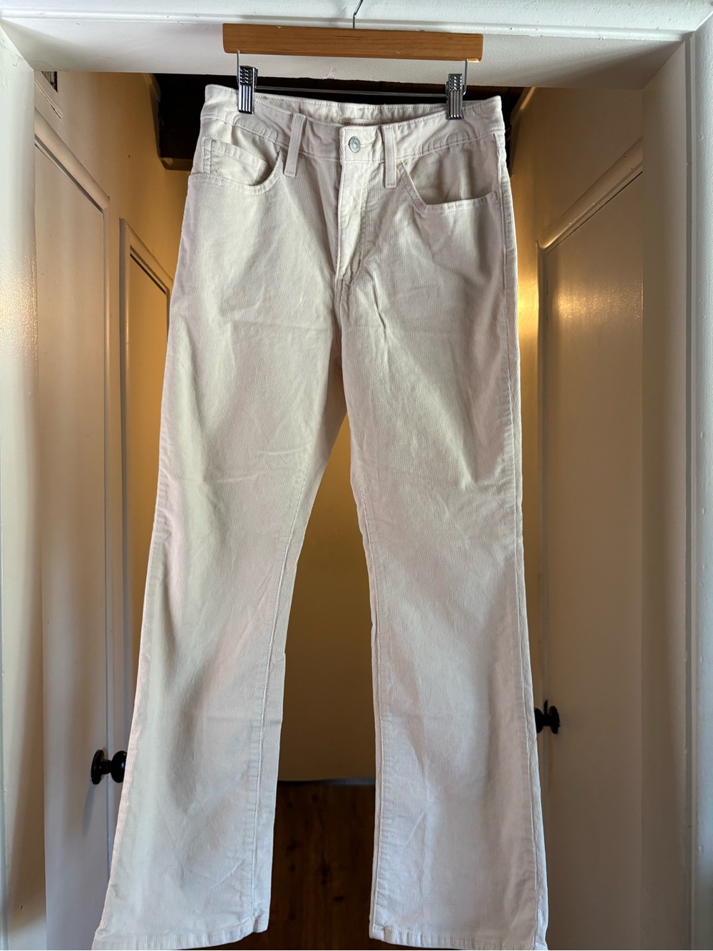 Levi's Women’s Cream Corduroy Straight-Leg Pants